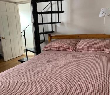 Lecemy House | Discover Butler's Cottage: Family-Friendly Retreat in Letterkenny