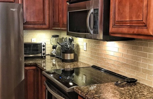Gatlinburg Condo | Butler's Updated Downtown Condo with Pool & Scenic Views