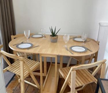 Newcastle House | Buttercup Cottage: Guest Rated 9.8, Perfect for Families