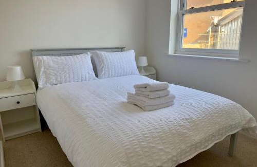 St Leonards-On-Sea House | Buttercup Cottage: 4-Star Getaway with Ocean View & Beach