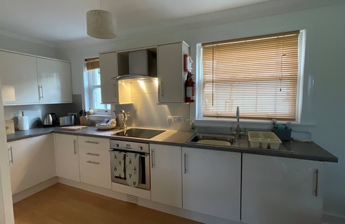 Gigha Cottage | Buttercup Cottage: Oceanfront Retreat for 5 Guests