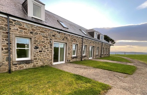 Gigha Cottage | Buttercup Cottage: Oceanfront Retreat for 5 Guests