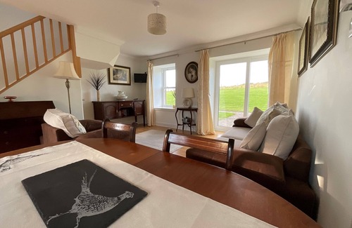 Gigha Cottage | Buttercup Cottage: Oceanfront Retreat for 5 Guests