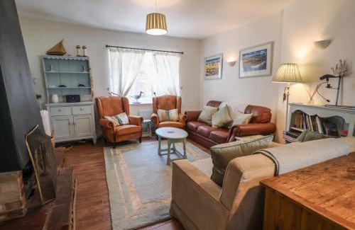 Holt House | Buttercup