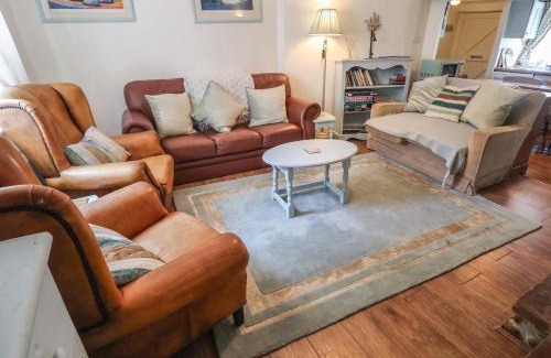 Holt House | Buttercup