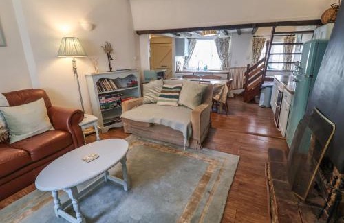 Holt House | Buttercup