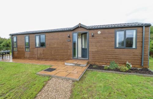 Swadlincote House | Discover Buttercup: A Comfortable 4-Star Retreat