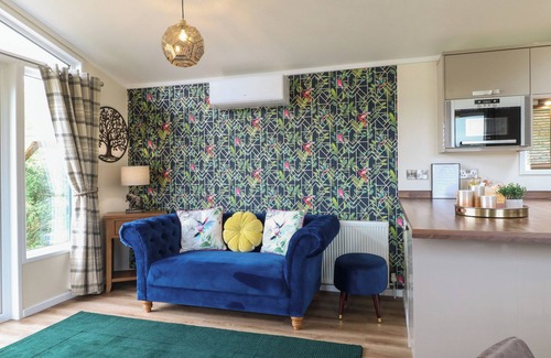 Swadlincote Cottage | Buttercup