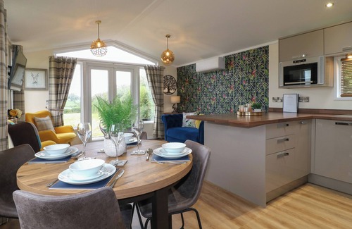 Swadlincote Cottage | Buttercup