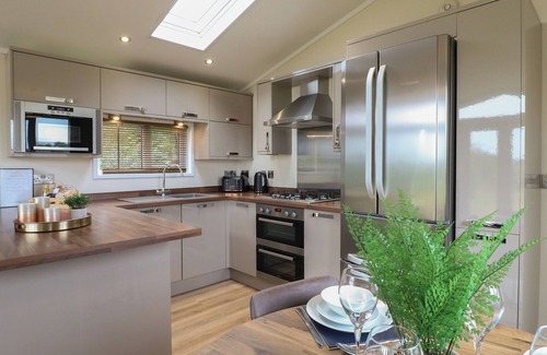 Swadlincote Cottage | Relax at BUTTERCUP with Hot Tub in Donisthorpe