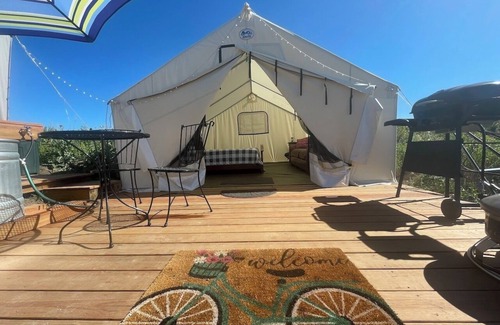 Monument Cabin | “Butterfly” Cozy Rustic Glamping + Outdoor Tub