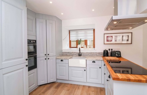 Bideford Cottage | BUTTERFLY DAYS, pet friendly, with open fire in Parkham