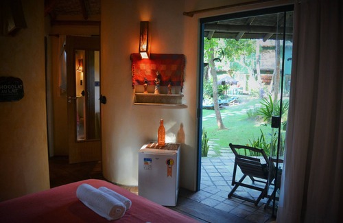 Marau Hotel | Relax at Butterfly House Bahia: Pool, Restaurant & More