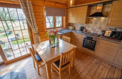 East Huntspill Cabin | Butterfly Lodge: Ideal Retreat for Couples and Families