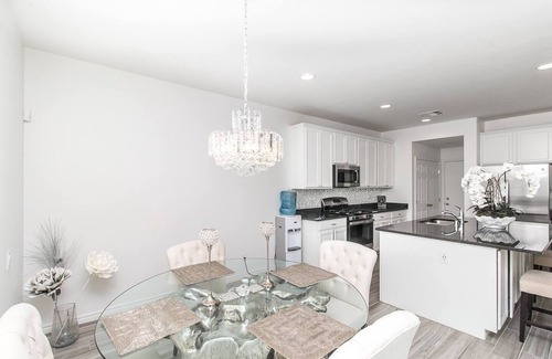 Sovana House | Relax at BUTTERFLY Lounge: Pool & Spa near the Strip