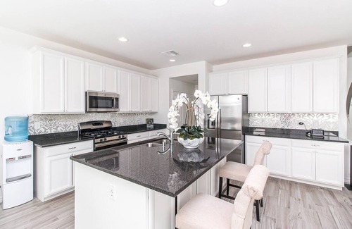 Sovana House | Relax at BUTTERFLY Lounge: Pool & Spa near the Strip