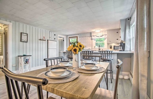 Buzzards Bay House | Buttermilk Cottage: Steps to Beach with Ocean View & Spa
