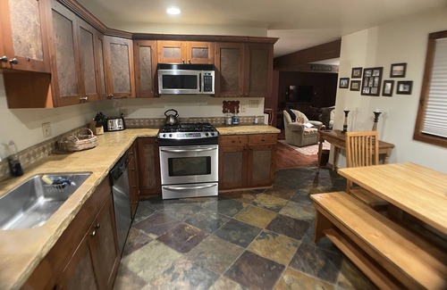 Crested Butte Condo | Unforgettable Buttes Condo: Steps to Mountain Adventure