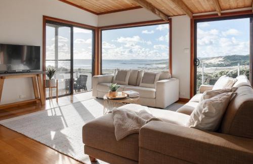 Bungaree House | Beachfront Escape at Buttons By The Beach on King Island