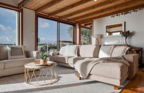 Bungaree House | Beachfront Escape at Buttons By The Beach on King Island