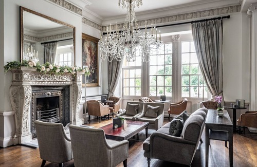 Buxted Hotel | Elegant Buxted Park Hotel: 4-Star with Pool & Restaurant