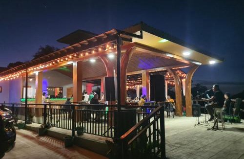 Agpudlos Hotel | Buxton Gan Resort Hotel