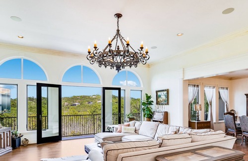 West Lake Hills House | Buy 3 get 1 Nt Free I Above Provencal I Pool/Spa l 5 BR I 5MI ATX