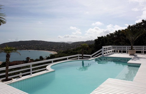 Portal da Ferradura Villa | Inviting House with Pool and Sea View in Búzios