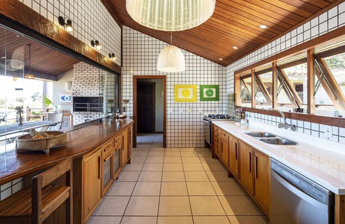 Ferradurinha Villa | Seaside Sanctuary: House with Pool in Geribá