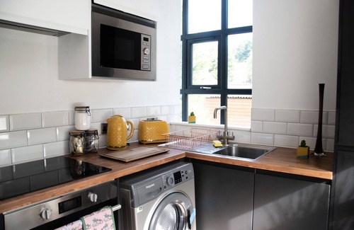 Cartworth Apartment | Ideal 2-Bedroom BV Apt in Holmfirth with Scenic Views