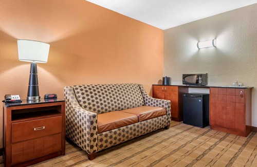 Palm Coast Hotel | Eco-Friendly BW Plus Flagler Beach Inn with Pool & Spa