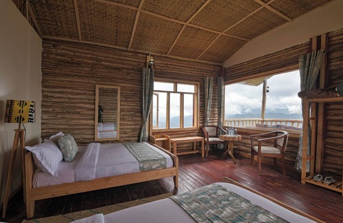 Nkuringo Hotel | Explore Bwindi Orugano Lodge with Spa & Family Amenities