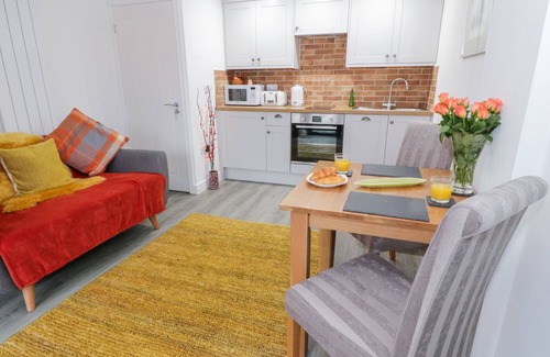 Llangefni Apartment | Relax at Bwlch Y Gwynt Bach with Breakfast & Kitchen Access