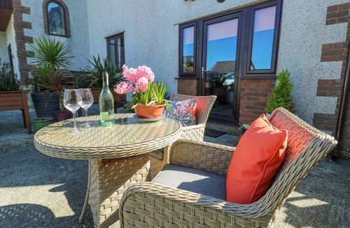 Llangefni Apartment | Relax at Bwlch Y Gwynt Bach with Breakfast & Kitchen Access