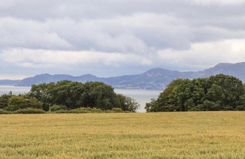 Llanddona House | Inviting Bwthyn Cae Haidd: 4-Star Family-Friendly Retreat