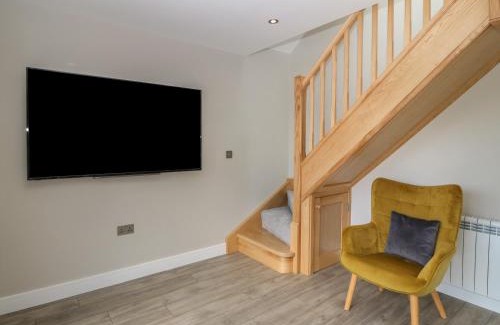 Rhosgoch House | Discover Bwthyn Cae'r Efail: 4-Star Guest Rated Excellence