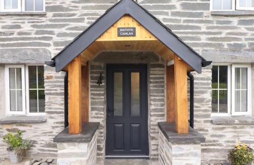 Dinas Mawddwy House | Family-Friendly Retreat at Bwthyn Camlan Awaits You