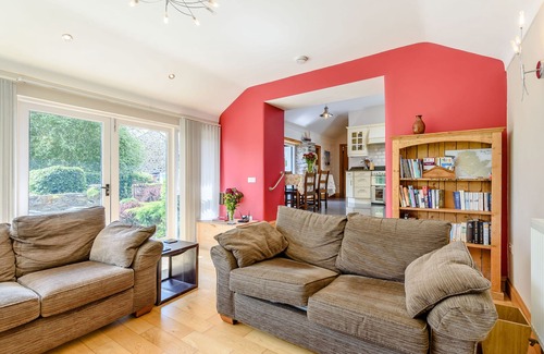 Llanfairpwllgwyngyll Cottage | Family-Friendly BWTHYN GWYN with Cozy Open Fire in Penmynydd