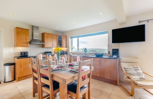 Garn Fadryn House | Discover Bwthyn Porthoer: Family-Friendly Stay with Spa