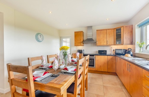 Garn Fadryn House | Discover Bwthyn Porthoer: Family-Friendly Stay with Spa