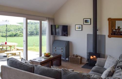Boncath House | Elegant Bwthyn Y Bugail: Family-Friendly Getaway