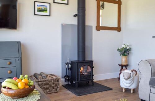 Boncath House | Elegant Bwthyn Y Bugail: Family-Friendly Getaway