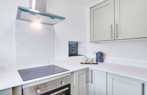 Cwrt House | Comfortable Bwthyn y Cipar - Two Bedroom Retreat for Families