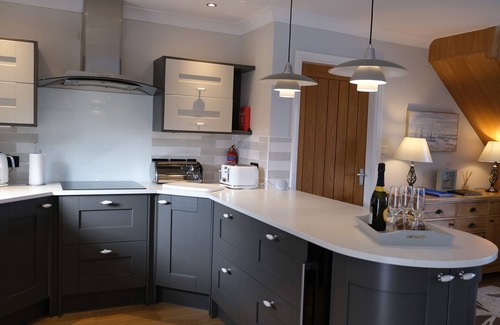 Llanddaniel Fab Cottage | Pet-Friendly BWTHYN Y GWYNION: Cozy Country Cottage Stay