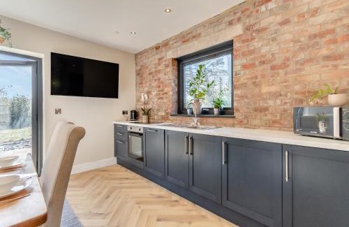 Goodwick House | Discover Bwythyn Cudd: Family-Friendly Getaway with Hot Tub