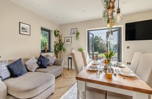 Goodwick House | Discover Bwythyn Cudd: Family-Friendly Getaway with Hot Tub