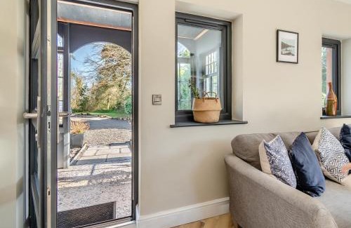 Goodwick House | Discover Bwythyn Cudd: Family-Friendly Getaway with Hot Tub
