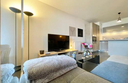 Eybens House | Relaxing BX Meditation Retreat with Terrace & Free Wifi