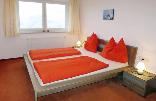 Hainzenberg Apartment | Guest Rated 10/10: Lake View Retreat with Spa & Kitchen