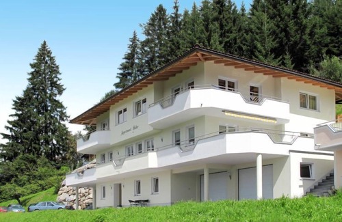 Hainzenberg Apartment | Guest Rated 10/10: Lake View Retreat with Spa & Kitchen